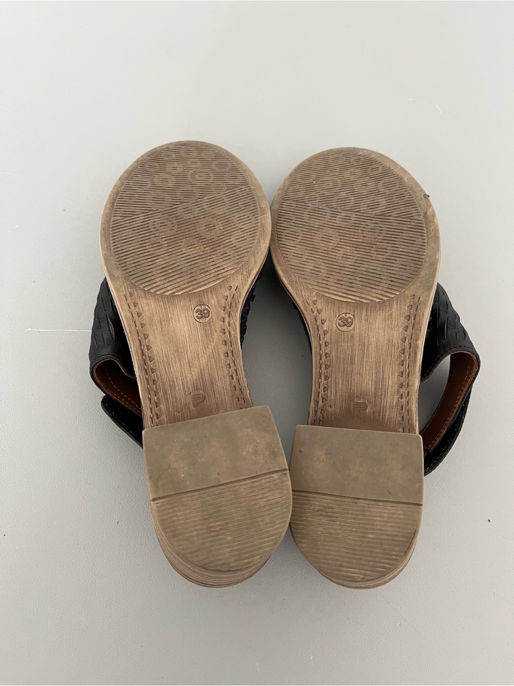 Bueno Olsen Black Laser Cut Leather Slingback Block Heel Sandals 39 8.5 - Picture 4 of 7
